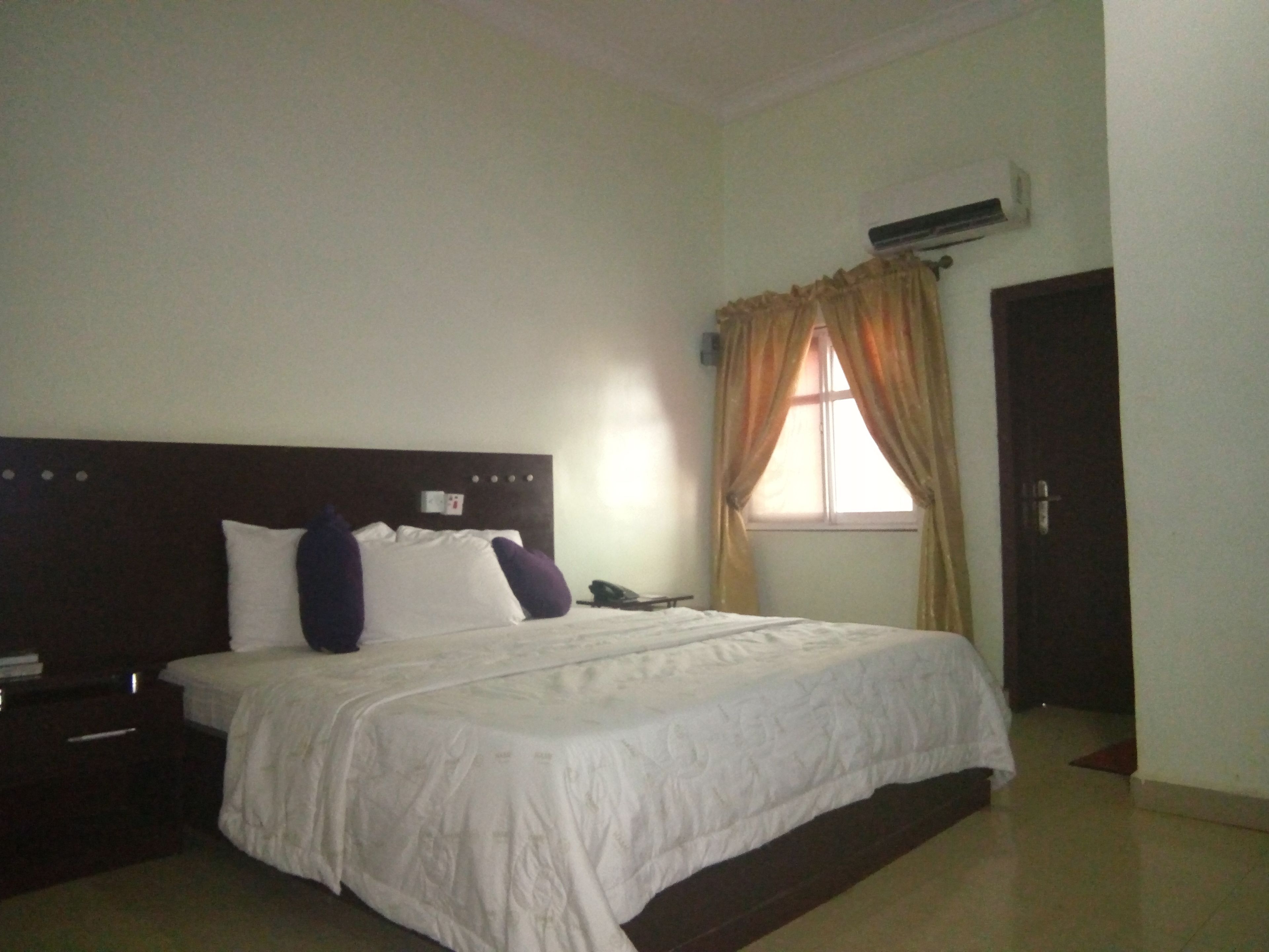 Exclusive Double Room | Desk, bed sheets