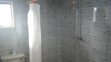 Superior Single Room, Non Smoking | Bathroom | Deep soaking tub, towels
