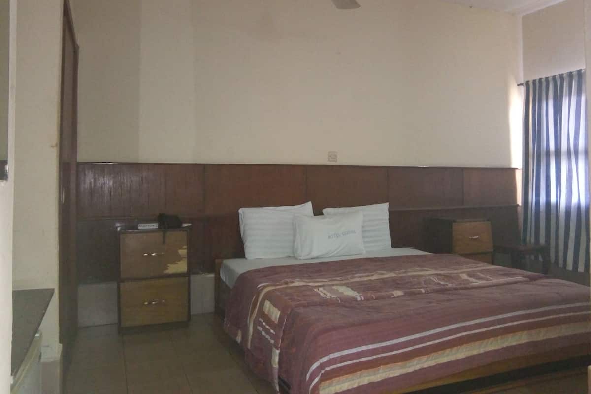 Superior Single Room, Non Smoking | Desk, bed sheets