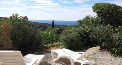 Ground Flor Appartement avec vue sur la mer et jardin