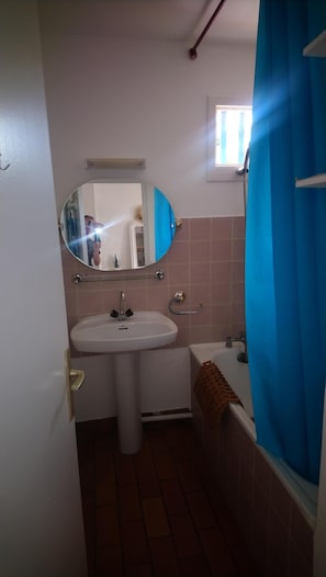 Bañera y toallas
