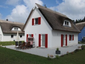 Exterior - u with direct lagoon views. Only a stone's throw v Baltic Sea beach. (Breege)