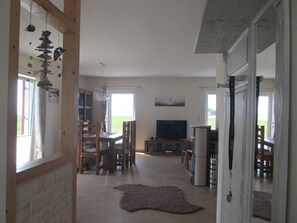 Dining - u with direct lagoon views. Only a stone's throw v Baltic Sea beach. (Breege)