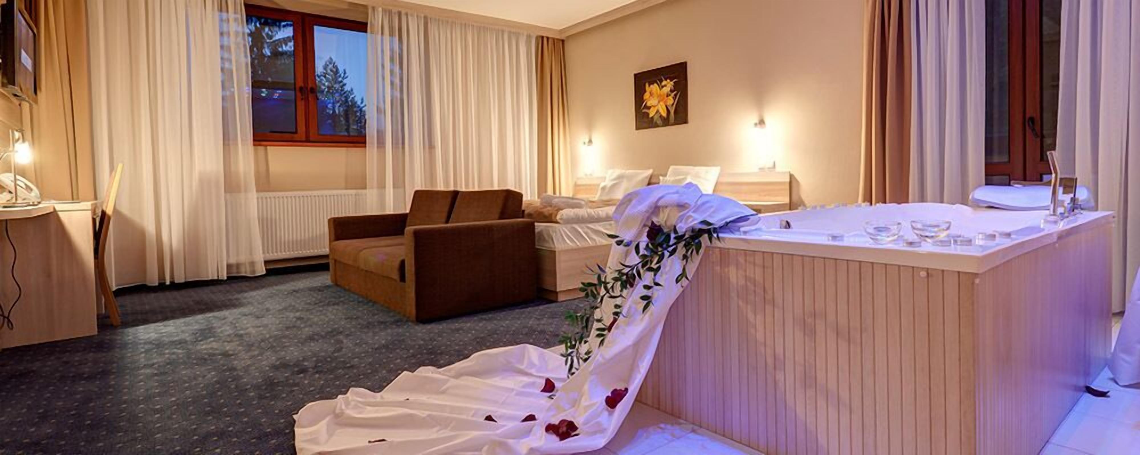 Superior Apartment, 1 Queen Bed, Mountain View | Premium bedding, in-room safe, iron/ironing board, cribs/infant beds