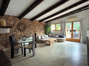 Smart TV, fireplace, video games, DVD player