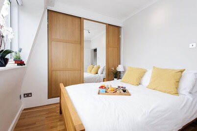 Gorgeous and bright one bedroom in trendy Chelsea