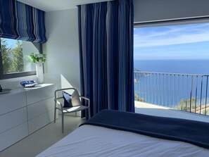 4 makuuhuonetta, työpöytä, pimennysverhot, silitysrauta/-lauta