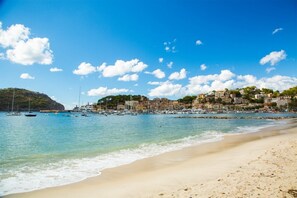 Ranta lähistöllä, rantapyyhkeitä