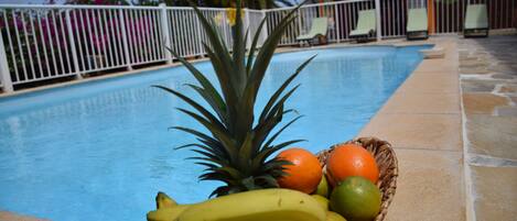 حمّام سباحة خارجي