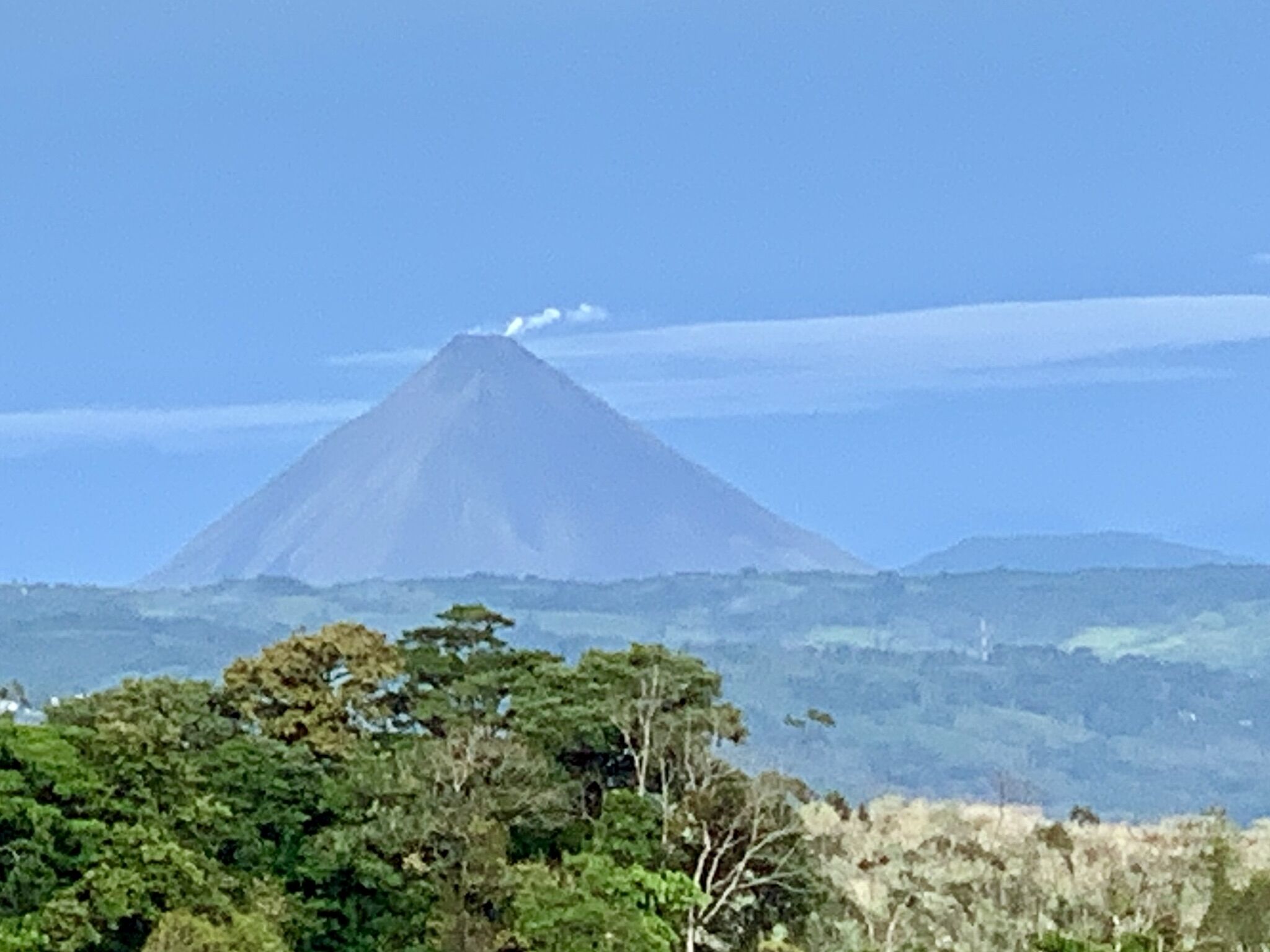 Spacious house with spectacular views of the lake and Arenal volcano