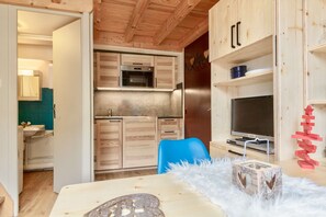 Fridge, microwave, oven, stovetop - ☆hyper center☆La Marmotte ☆ small T2 cabin☆entrée24h/24☆près ski /cure ≈ wifi☆ (Ax-les-Thermes)