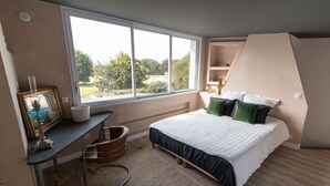 1 bedroom, iron/ironing board, WiFi, bed sheets -       THE COLIBRI MODERN & WARM DUPLEX (Sables d'Or les Pins) (Plurien)