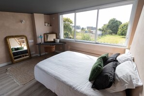 1 bedroom, iron/ironing board, WiFi, bed sheets -       THE COLIBRI MODERN & WARM DUPLEX (Sables d'Or les Pins) (Plurien)