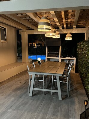 Outdoor dining