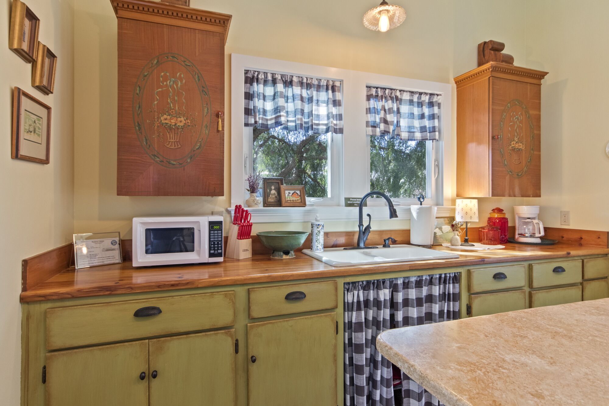 DeSolina Cottage in the middle of Edna Valley Wine Country.