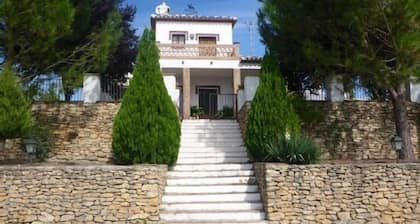 Casa Rural Los Morales, private pool, free WiFi, BBQ, 5km from Ronda.