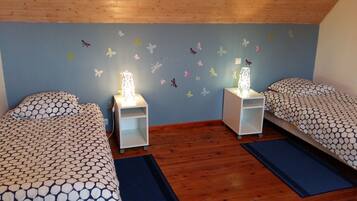 4 bedrooms, desk, iron/ironing board, travel crib