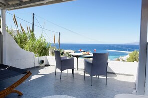 Terrace/patio - Stay in the Heart of Mikonos City with amazing view in Garden Suite Natasa (Mikonos)