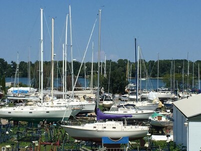 💖Huge #1 Location, Golf course, skyline Toronto, Lake, Main St, a short walk😊