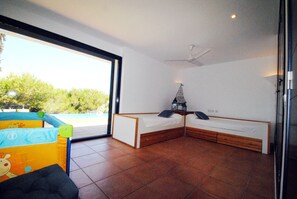 6 slaapkamers, een strijkplank/strijkijzer, gratis wifi, beddengoed