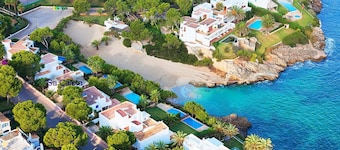 VILLA SA CALETA: 6 beds, 5 baths Front line Villa In Es Forti, Cala d´Or