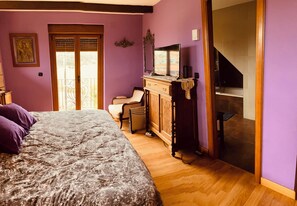 4 habitaciones, escritorio, tabla de planchar con plancha y wifi gratis