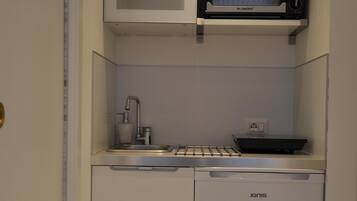 Fridge, stovetop, coffee/tea maker, cookware/dishes/utensils