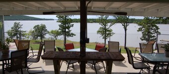 Beautiful Lakefront Home At Sunset Shores