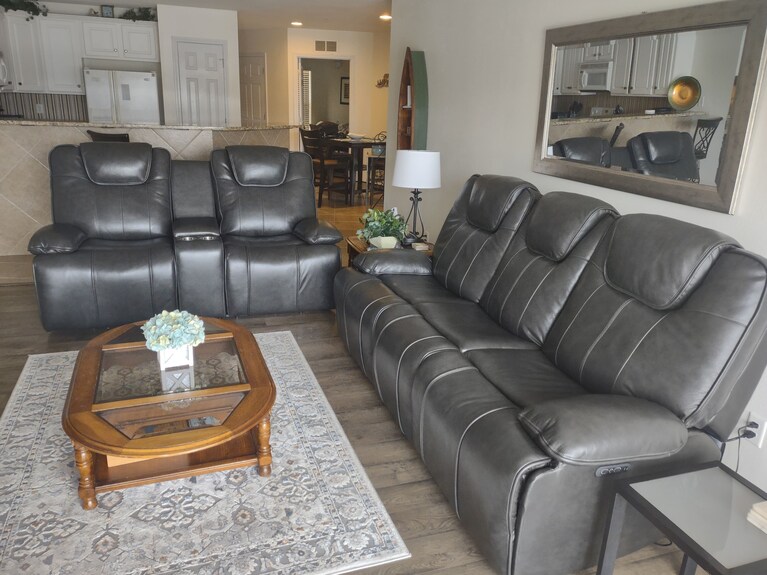 No Steps To Waterfront Condo - Main Channel View, Poolside Access - Osage Beach, MO