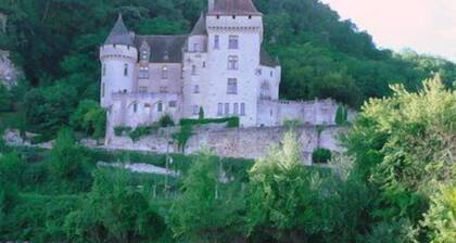 Charming house of the nineteenth, restored in the style of Périgord.