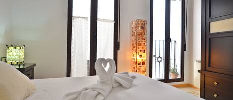 3 slaapkamers, een strijkplank/strijkijzer, gratis wifi, beddengoed