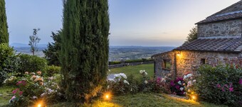 Villa Mulinoavento with magnificent view 5 minutes walking downtown