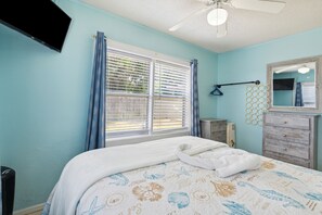 1 bedroom, iron/ironing board, free WiFi, bed sheets - 100 Yard from the beach (Panama City Beach)