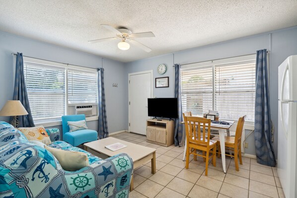 Smart TV - 100 Yard from the beach (Panama City Beach)