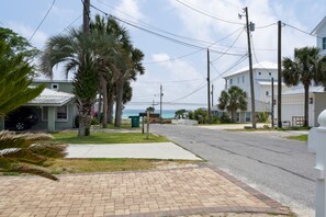 Property grounds - 100 Yard from the beach (Panama City Beach)