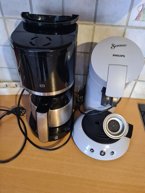 A coffee maker and a water dispenser on a kitchen counter. - Lovely, comfortable detached house near Colmar and vineyards (Sundhoffen)