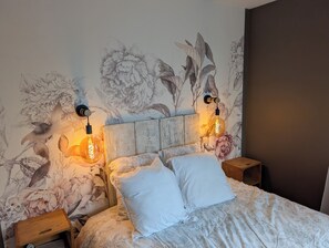 2 Schlafzimmer, Schreibtisch, Bügeleisen/Bügelbrett, Reisekinderbett