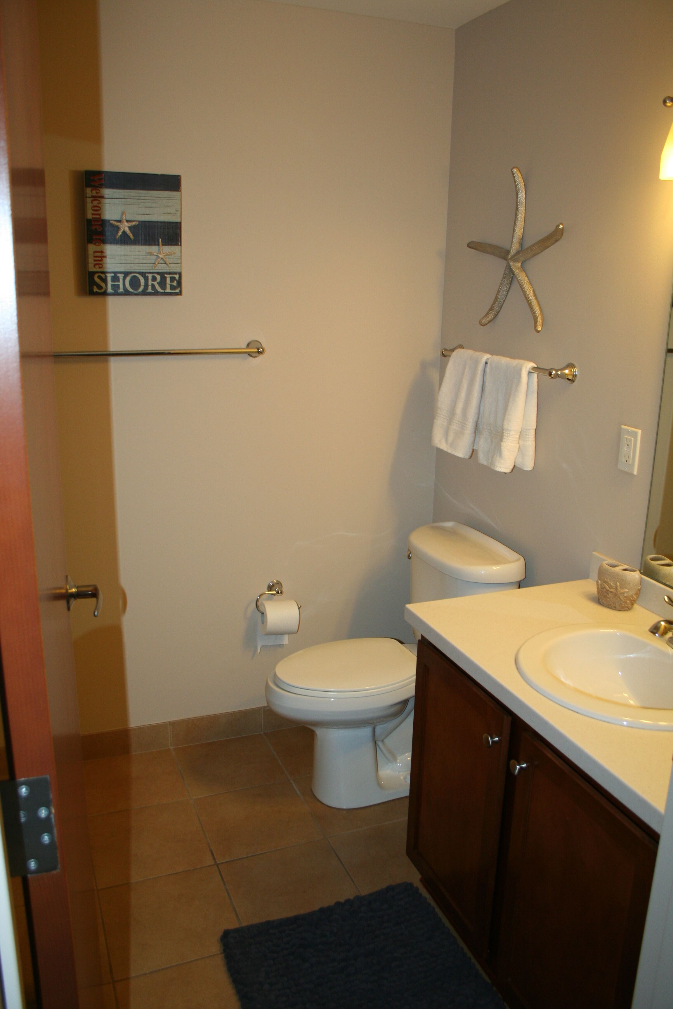 Chesapeake Lofts! One of the ONLY 1 BR/2BA, with a HUGE Living Space!