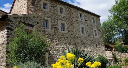 Le refuge des fĂ©es: gite **** au cĆur des Monts d'ArdĂšche- Proche riviĂšre