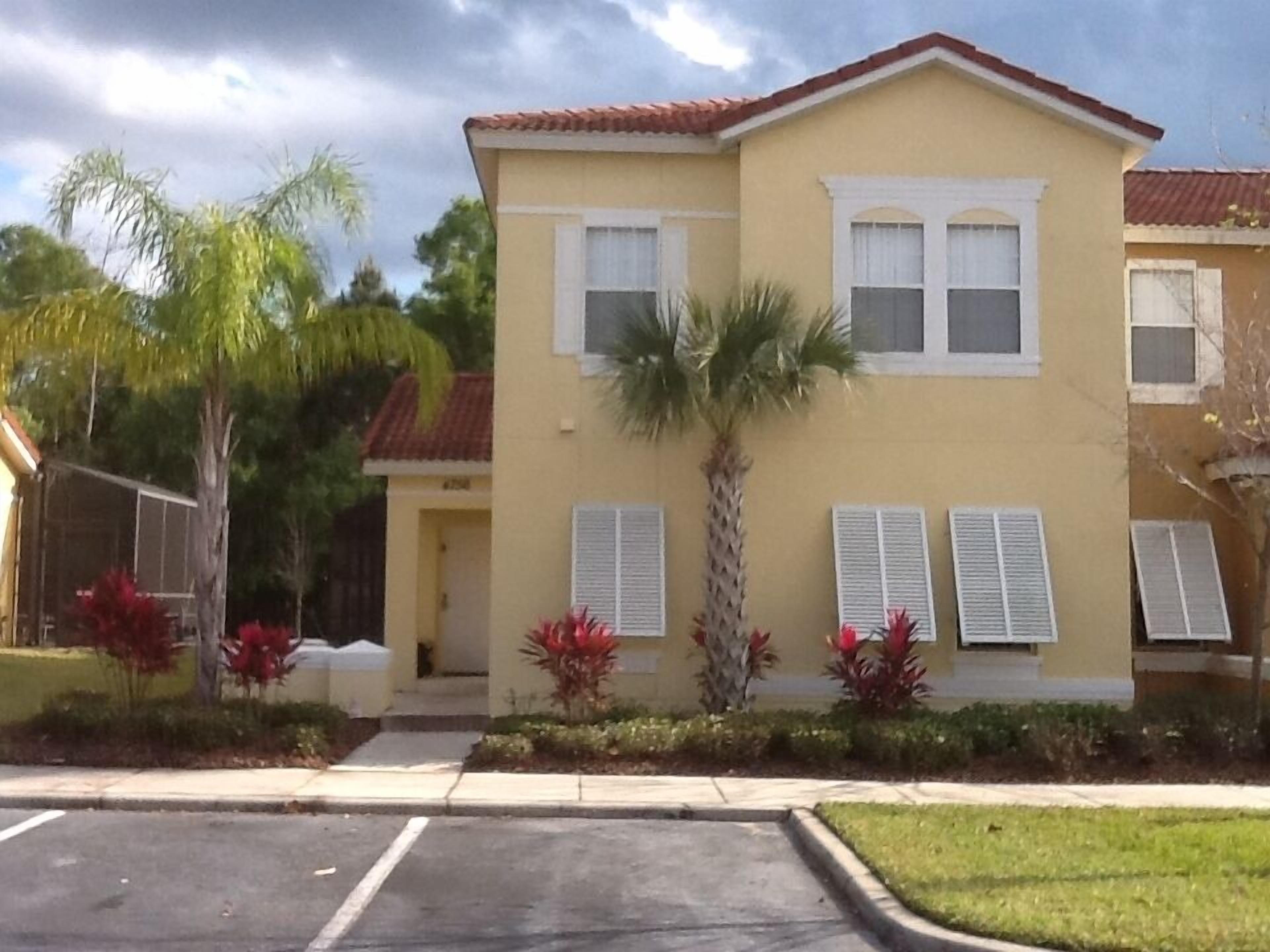 Private pool Townhome close to all attractions in gated resort community.