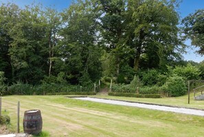 Property grounds - Idyllic Rural Retreat. Pool & Games Room. IDEAL COUPLES, FAMILY OR INDEPENDENTS (Lanrivain)