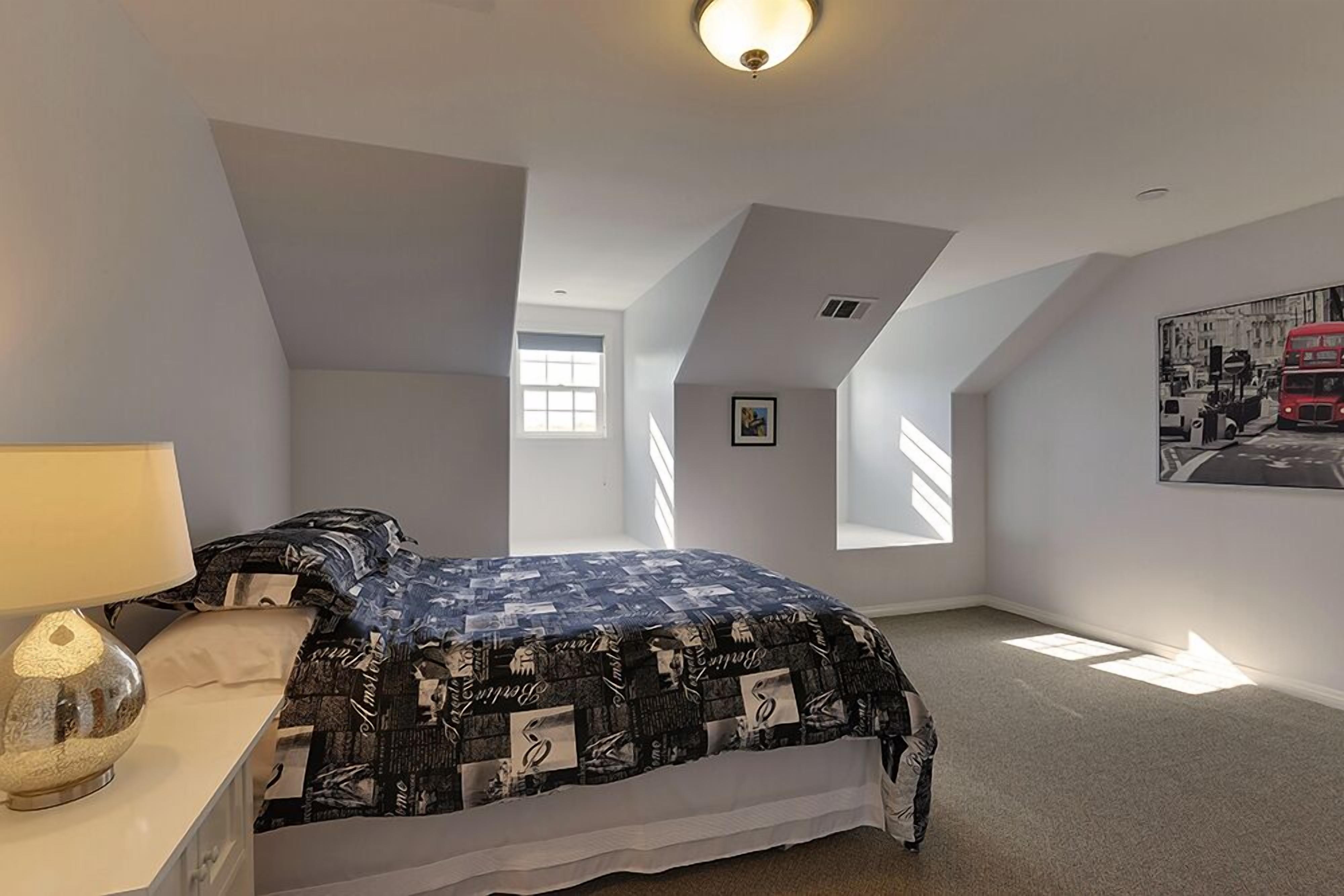 Spacious Rental In A Rural Setting, With Beautiful Views And Close To Town.