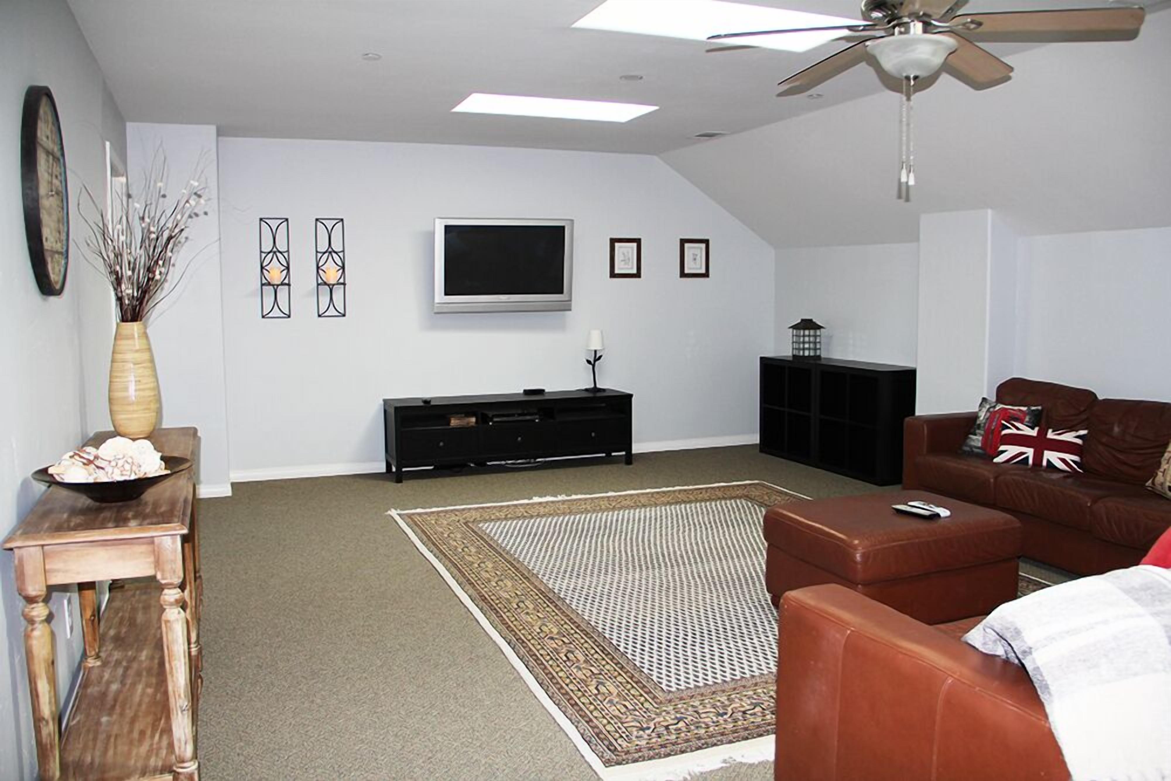 Spacious Rental In A Rural Setting, With Beautiful Views And Close To Town.