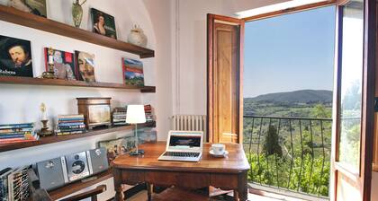Right in central Montepulciano. Apartment with view and garden