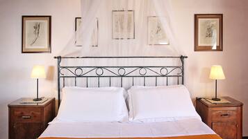 1 slaapkamer, een strijkplank/strijkijzer, wifi, beddengoed