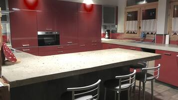 Coffee/tea maker, fridge, microwave, oven