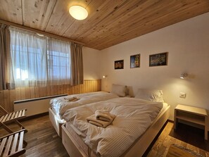 3 عدّة غرف نوم وخدمة الإنترنت