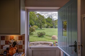 Interior - Spring Hill Cottage | Oxfordshire Holiday Let | 2 Beds & Sleeps 4 (Begbroke)