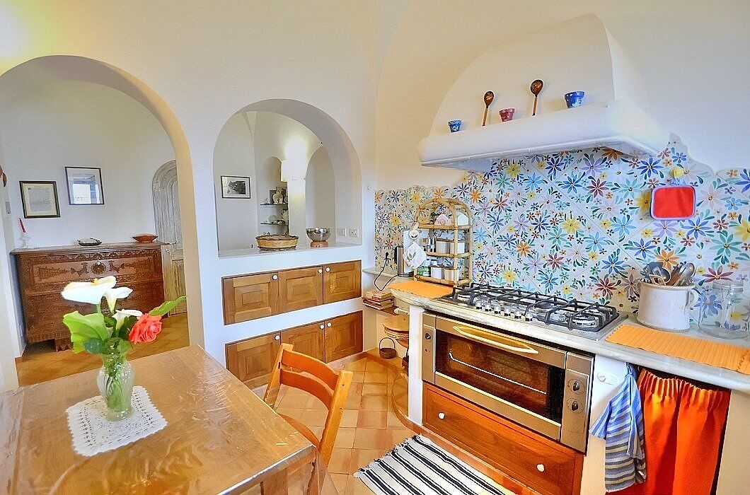 Casa Eralda: A bright and sunny apartment which faces the sun and the sea, with Free WI-FI.