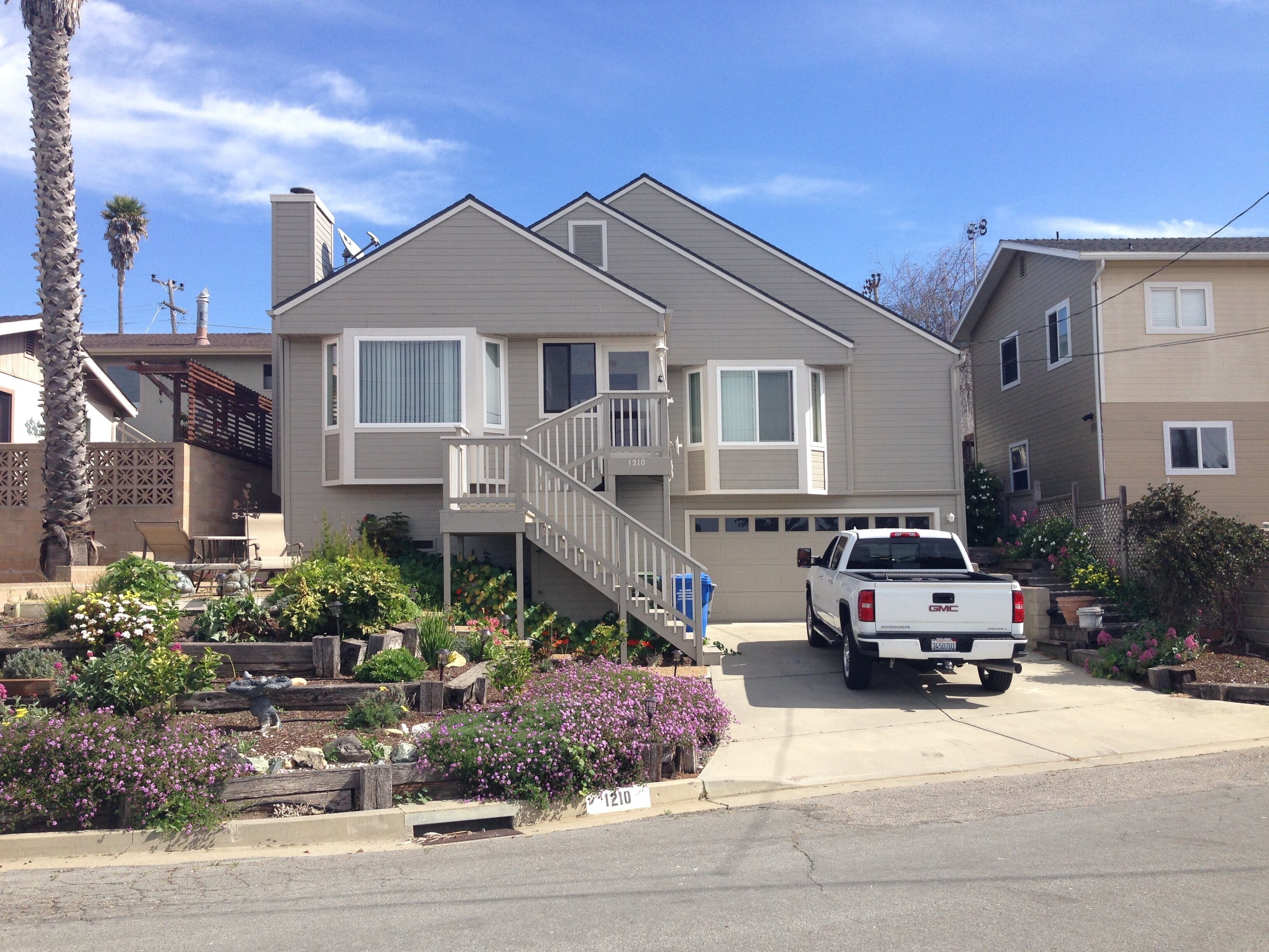 Lovely home with ocean views and cliff from living room and master suite